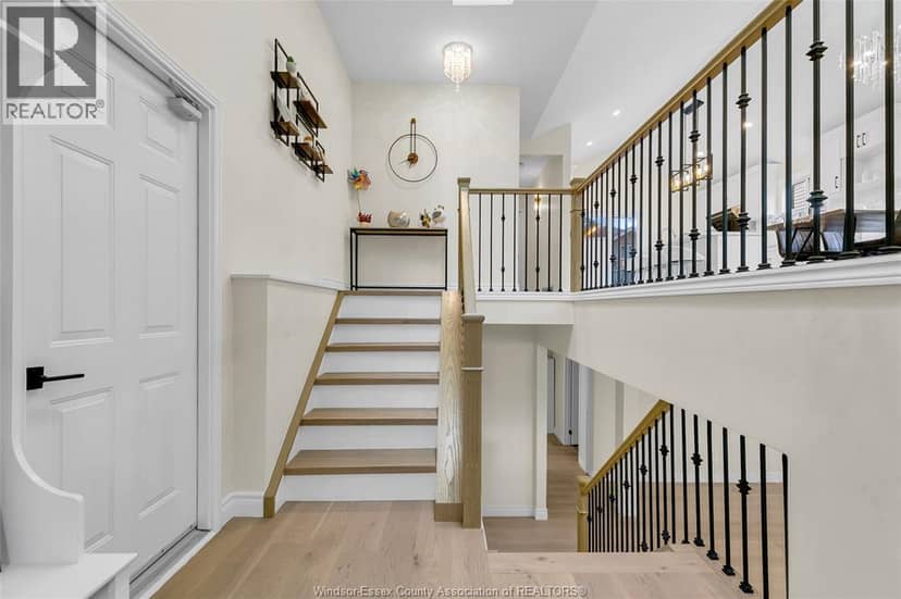 2854 Mangin Crescent — photo 4 of 38