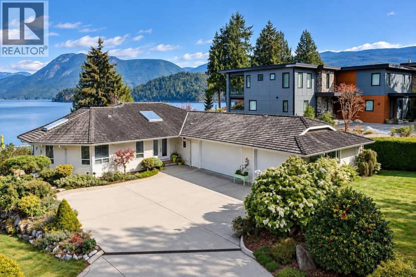 6484 N GALE AVENUE, Sechelt