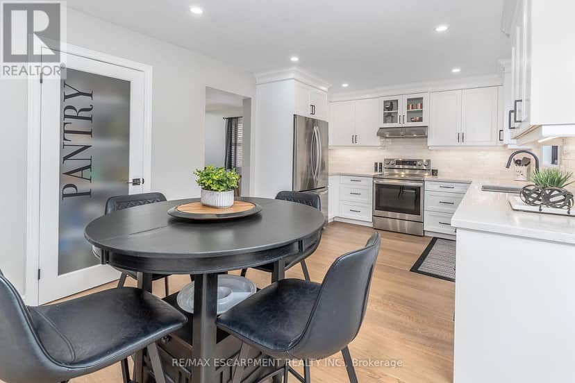 90 Surrey Drive — photo 14 of 32