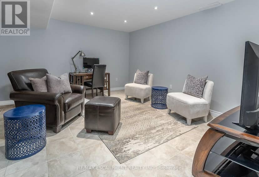 90 Surrey Drive — photo 26 of 32