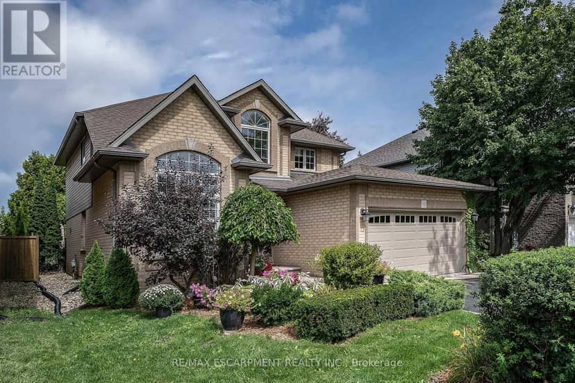 90 Surrey Drive — photo 3 of 32