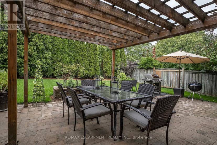 90 Surrey Drive — photo 30 of 32
