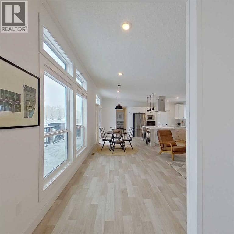 22 Tamarack Lane, Olds, photo 3