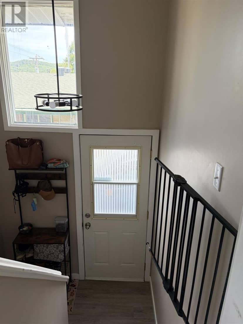 77 Hillside DR S — photo 22 of 40