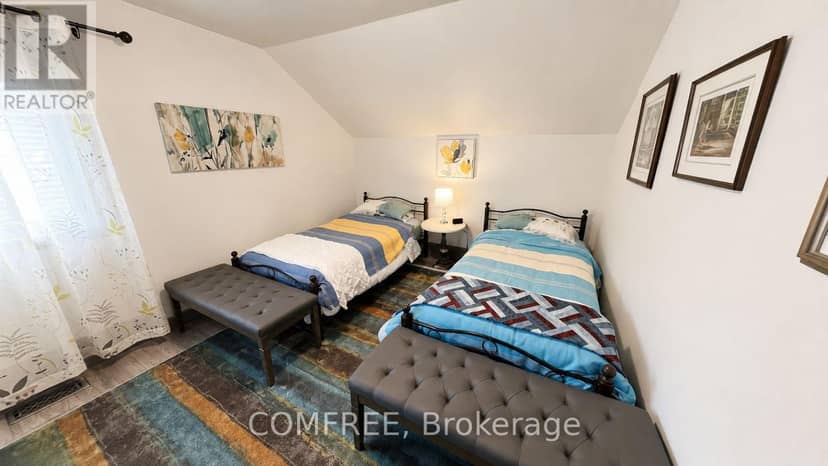 10 Sinclair Crescent — photo 14 of 28