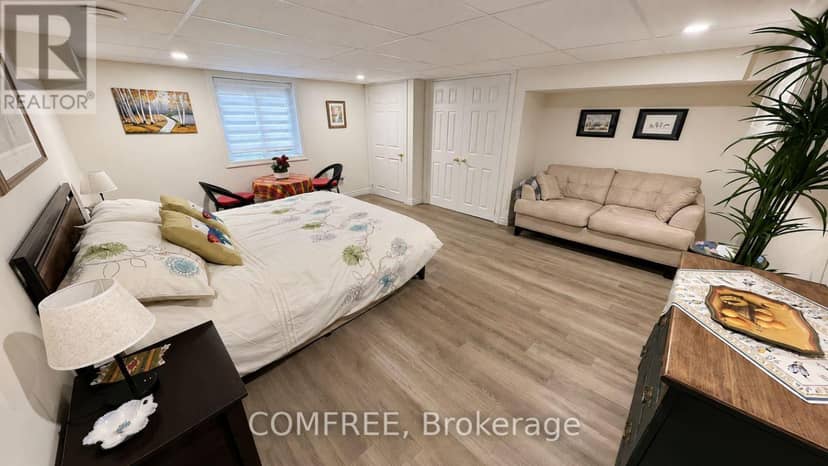 10 Sinclair Crescent — photo 23 of 28