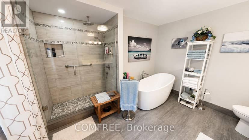 10 Sinclair Crescent — photo 18 of 28