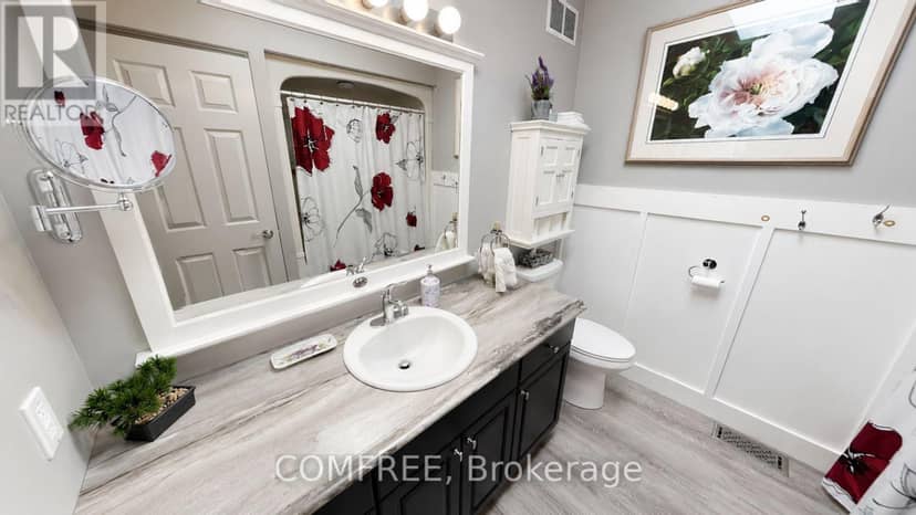 10 Sinclair Crescent — photo 15 of 28