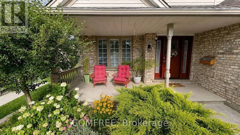 10 Sinclair Crescent — photo 2 of 28