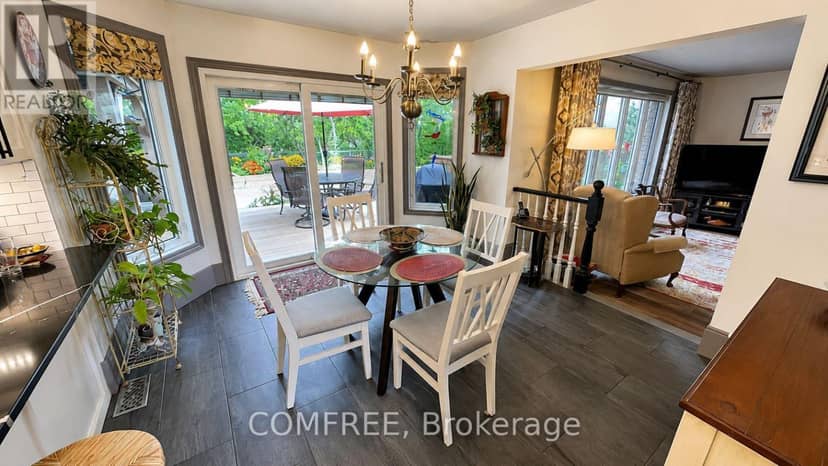 10 Sinclair Crescent — photo 8 of 28