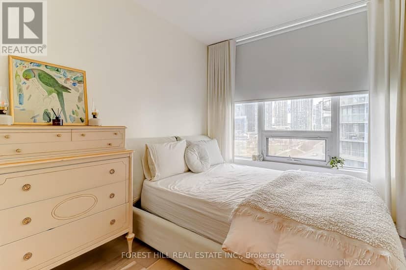 1215 - 17 Bathurst Street — photo 10 of 34