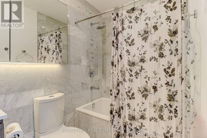 1215 - 17 Bathurst Street — photo 12 of 34