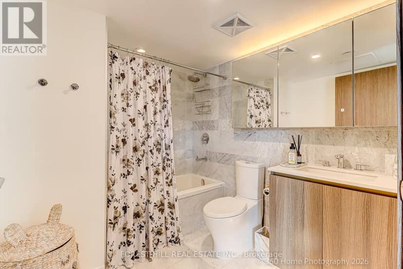 1215 - 17 Bathurst Street — photo 17 of 34
