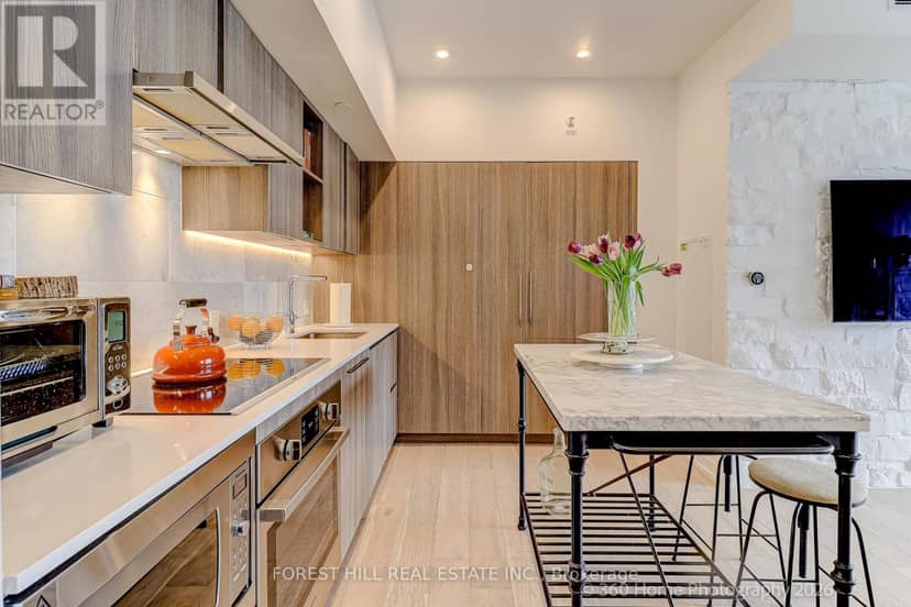 1215 - 17 Bathurst Street — photo 7 of 34