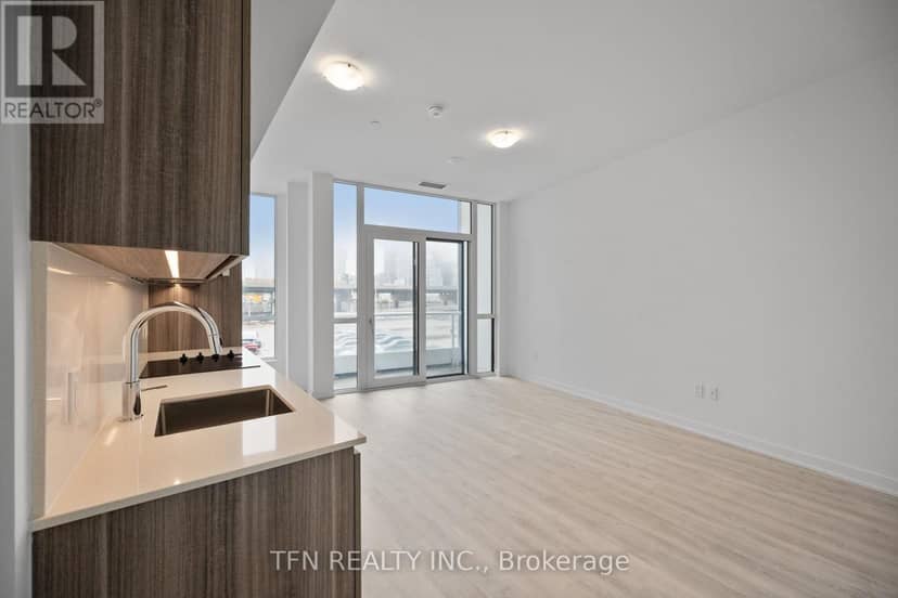 215 - 15 Richardson Street — photo 3 of 36