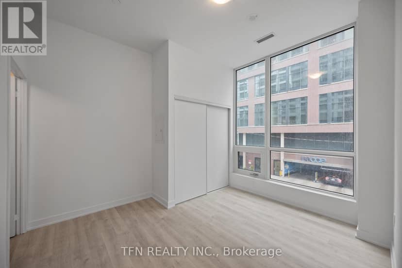 215 - 15 Richardson Street — photo 7 of 36