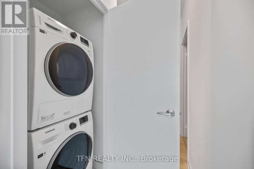 1114 - 15 Richardson Street — photo 14 of 36