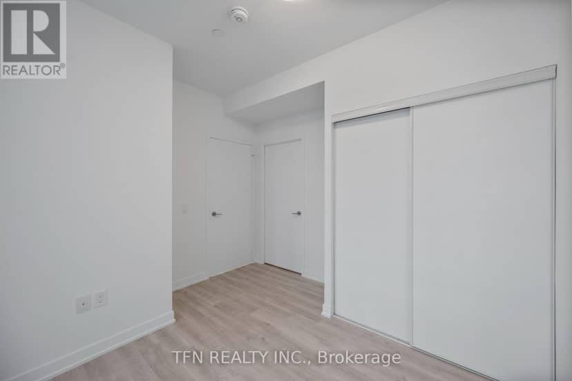 1114 - 15 Richardson Street — photo 8 of 36