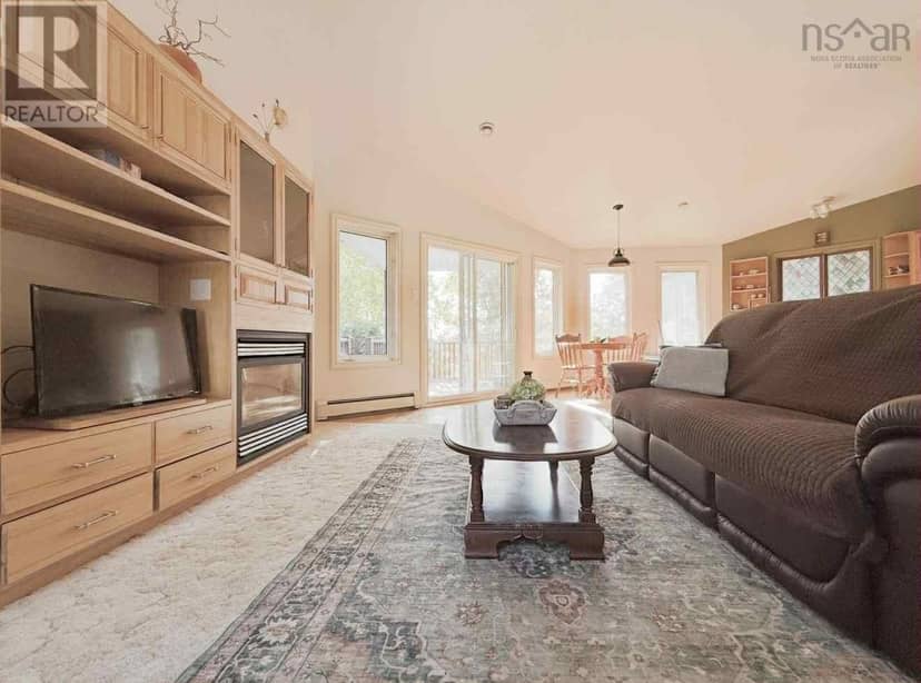 10797 Highway 105 — photo 10 of 33