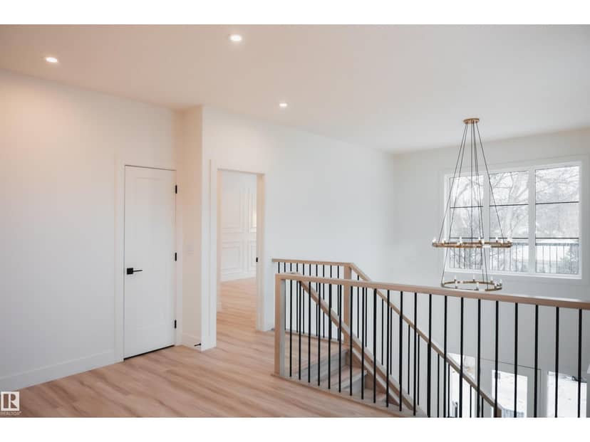 9647 72 AV NW — photo 10 of 21