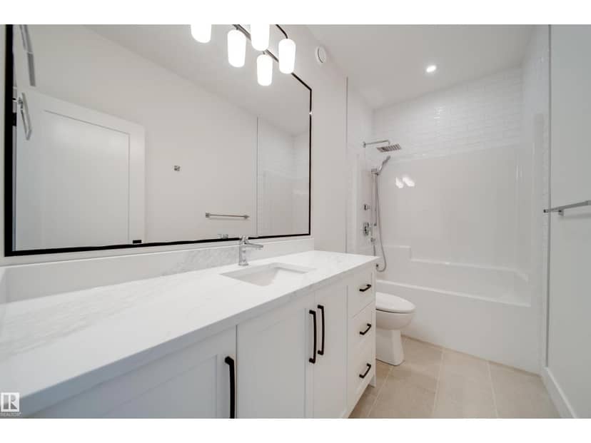 9647 72 AV NW — photo 21 of 21