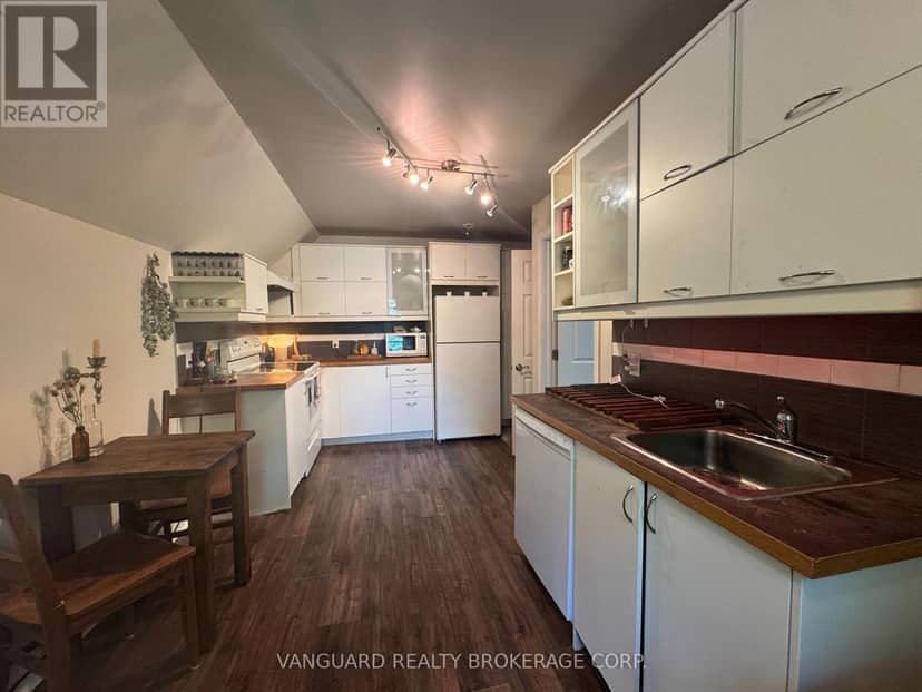 76 Wellington Street — photo 21 of 28