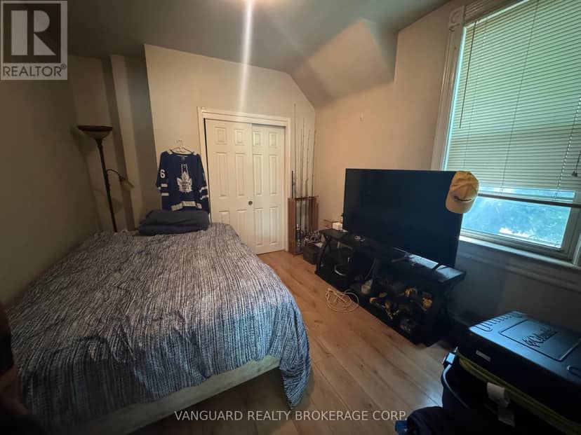 76 Wellington Street — photo 4 of 28