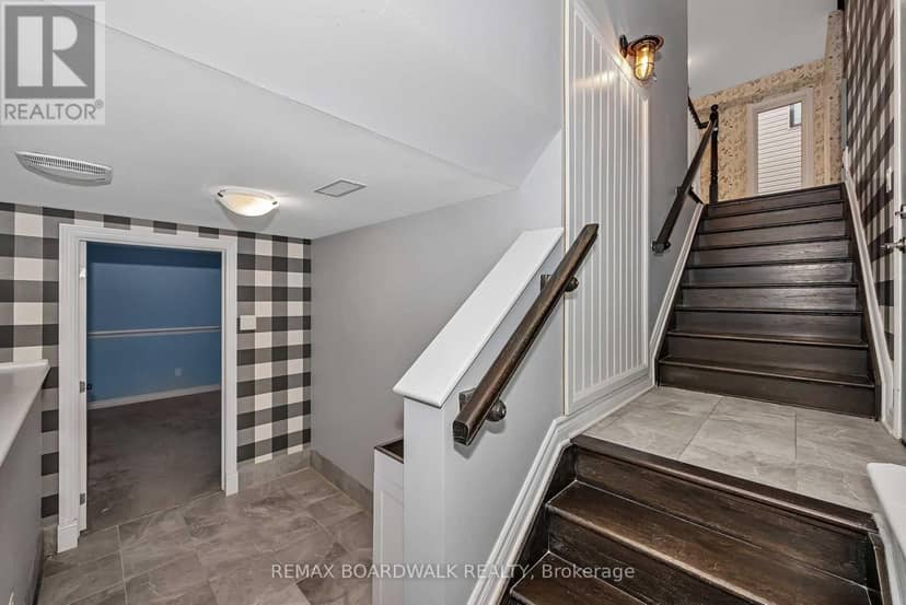 648 Decoeur Drive — photo 39 of 40