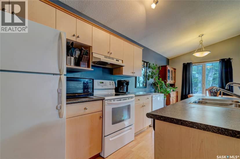 908 Connaught STREET — photo 9 of 26