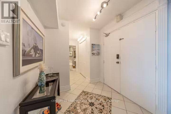 1805 - 380 King Street — photo 1 of 40