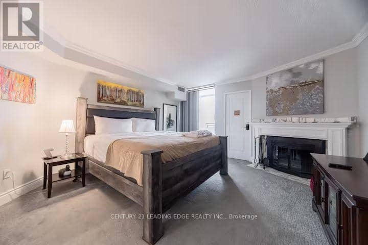 1805 - 380 King Street — photo 25 of 40