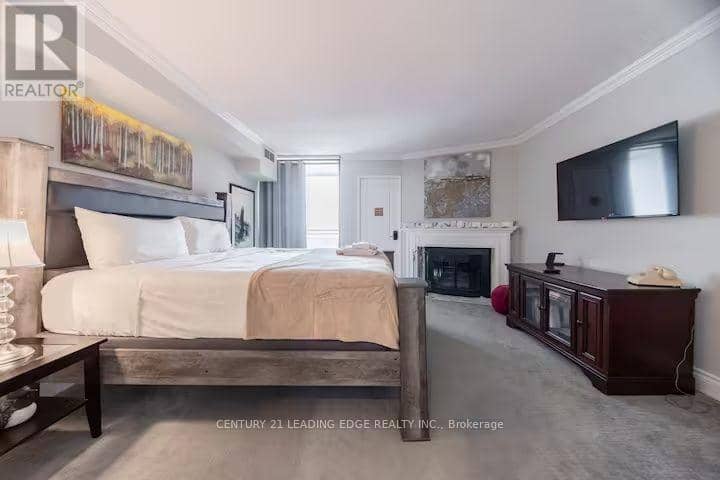 1805 - 380 King Street — photo 26 of 40