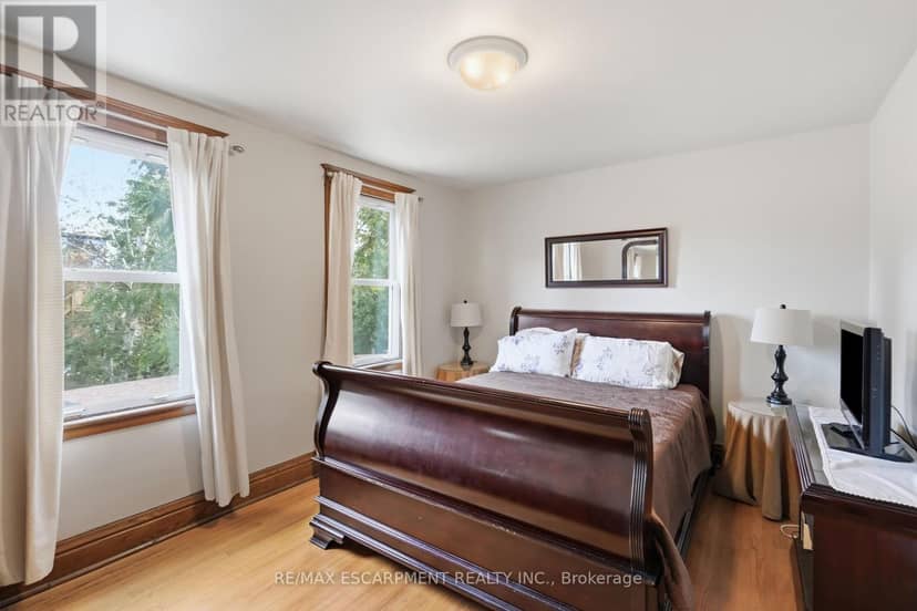 163 Grosvenor Avenue S — photo 28 of 40