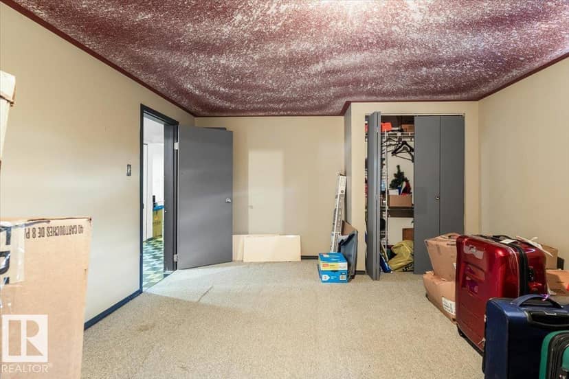 9228 75 ST NW — photo 33 of 40