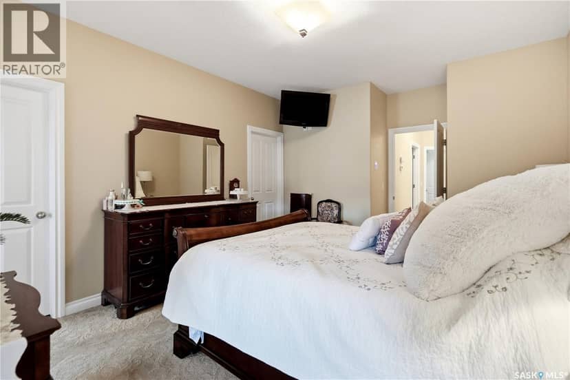 4501 Bergamot BAY E — photo 31 of 40