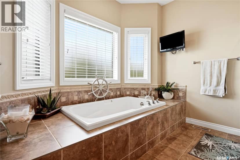 4501 Bergamot BAY E — photo 34 of 40