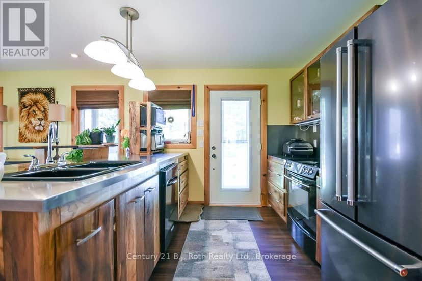 4762 Severn Street — photo 12 of 40