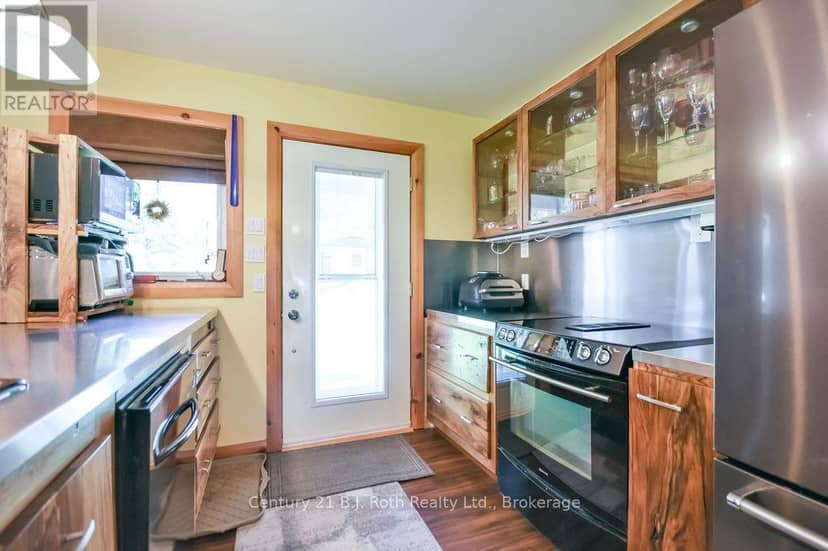 4762 Severn Street — photo 14 of 40