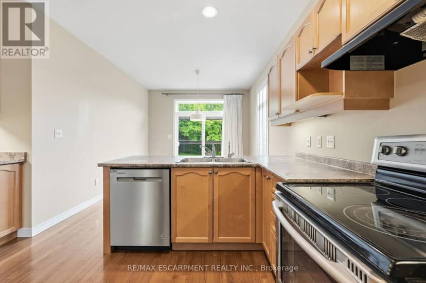 33 Norma Crescent — photo 11 of 40