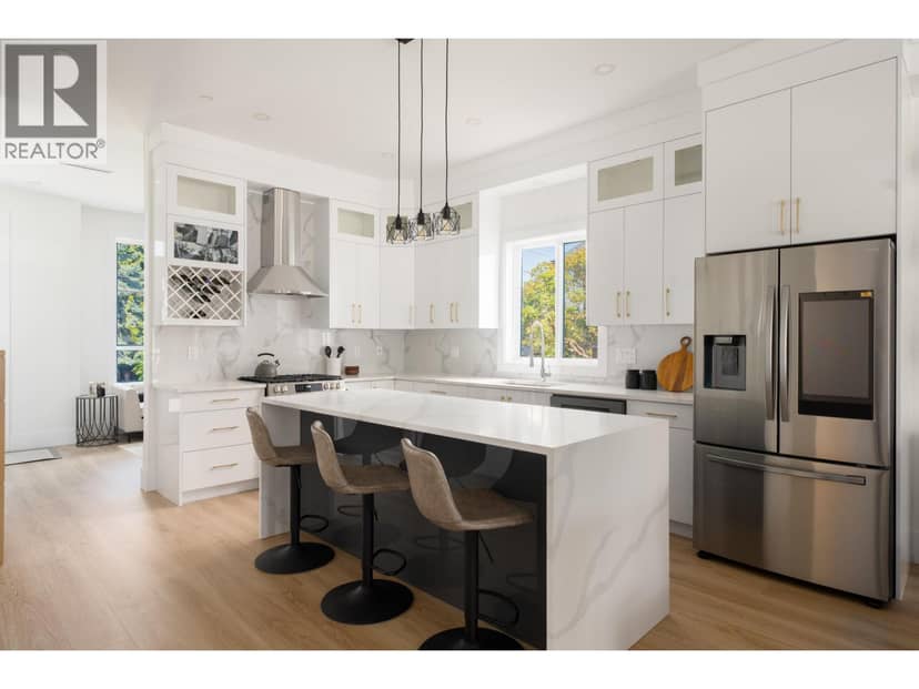 1 122 EIGHTH AVENUE, New Westminster
