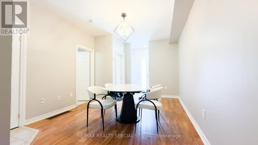 111 Civic Centre Drive — photo 4 of 17