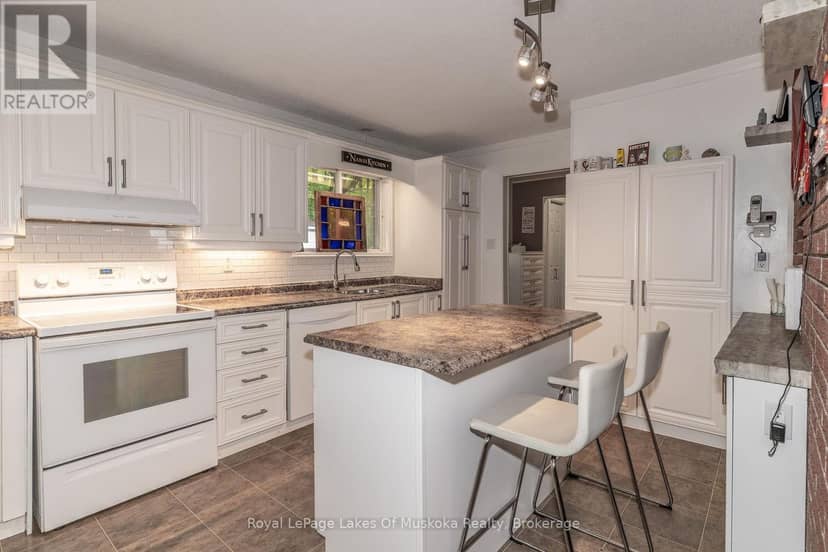 230 Lakeview Avenue — photo 12 of 40