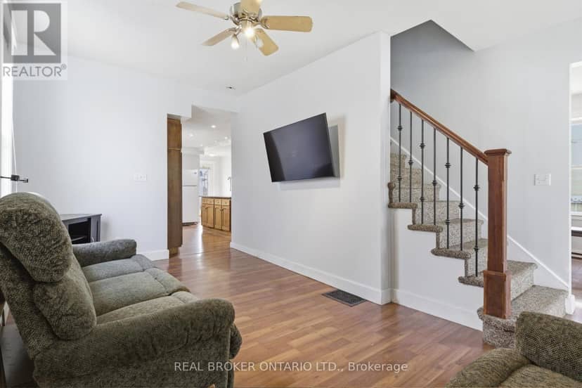 368 Wellington Avenue S — photo 5 of 39