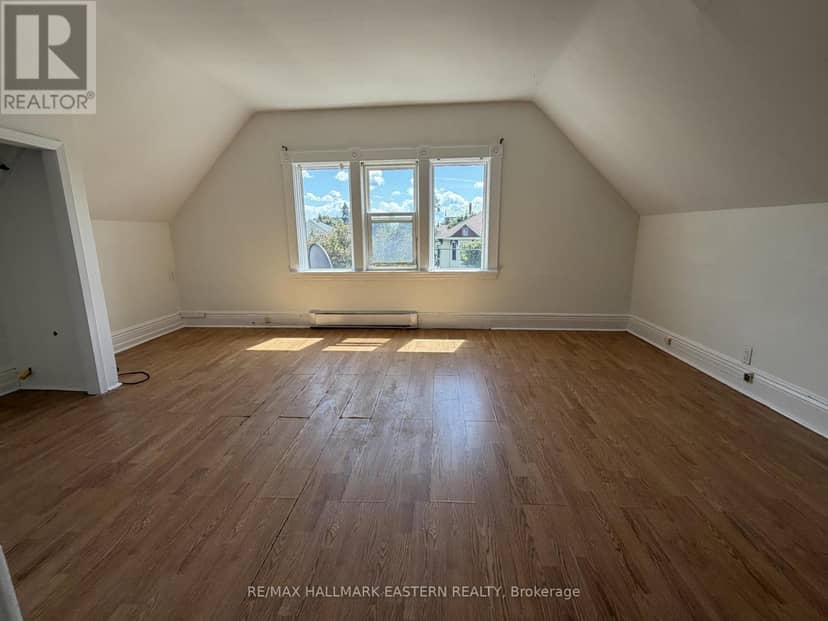 194 London Street — photo 9 of 12