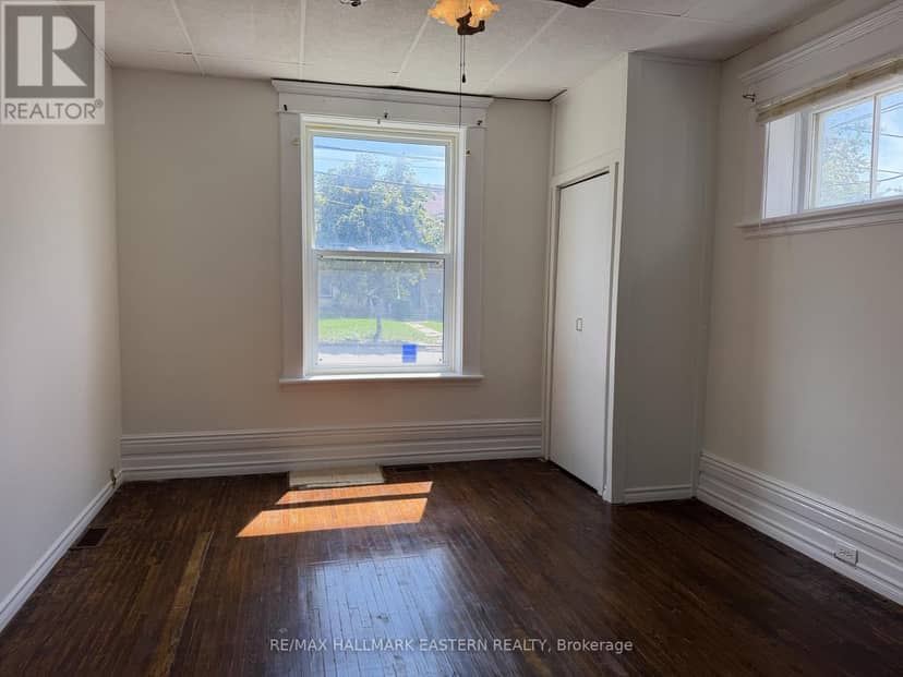 194 London Street — photo 3 of 12