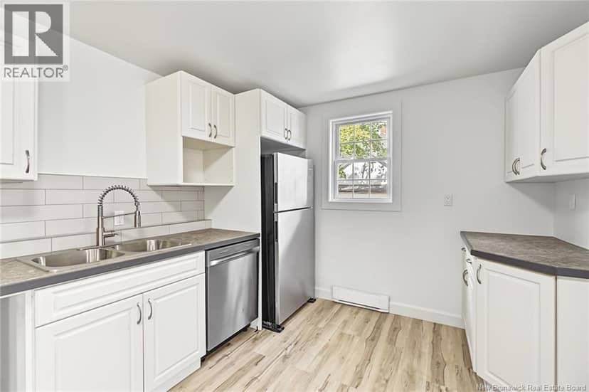 121 Charlotte Street — photo 19 of 40