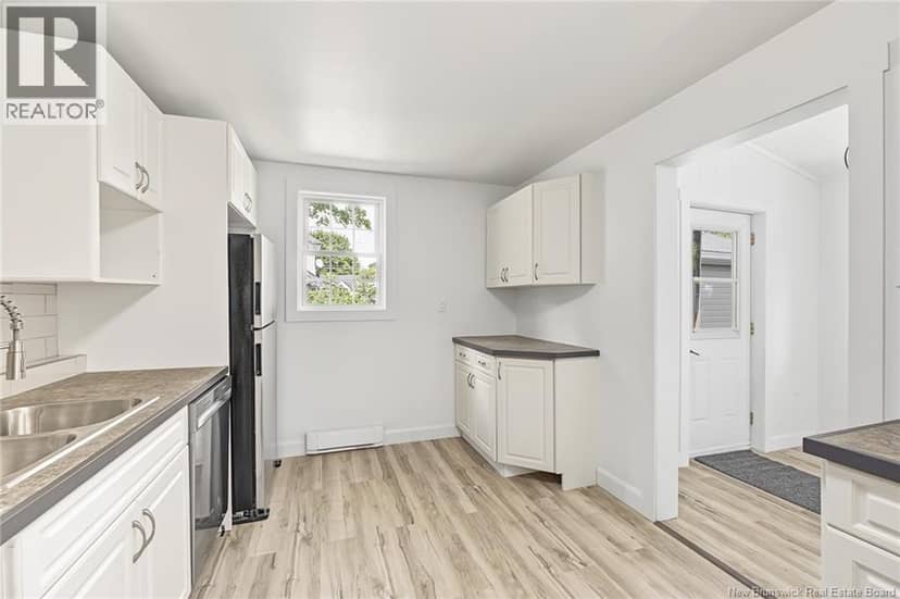 121 Charlotte Street — photo 20 of 40