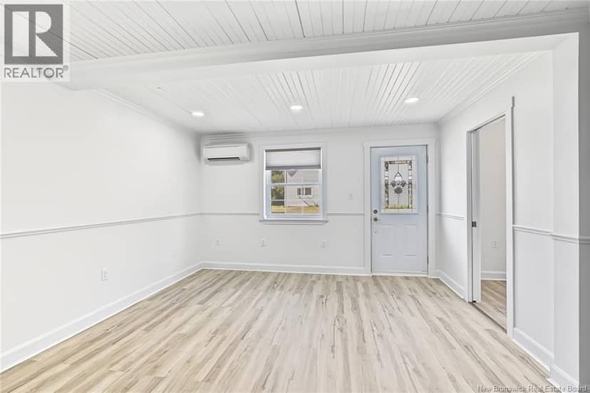 121 Charlotte Street — photo 11 of 40
