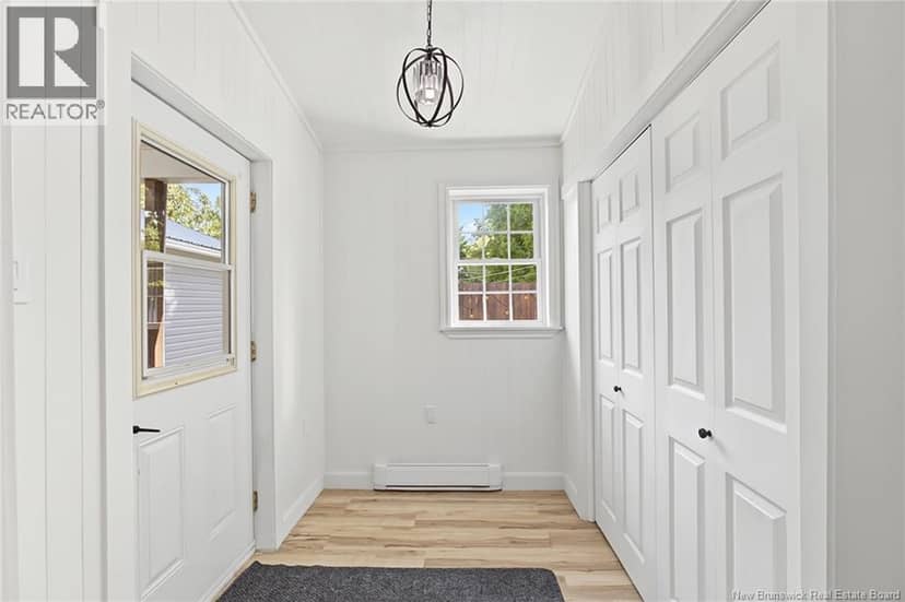 121 Charlotte Street — photo 22 of 40