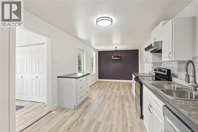 121 Charlotte Street — photo 21 of 40